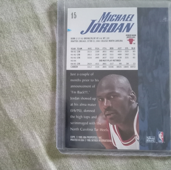 Michael Jordan 95-96 SKYBOX PREMIUM #15. ERROR - CAREER BLOCK TOTAL INCORRECT - Picture 2 of 8
